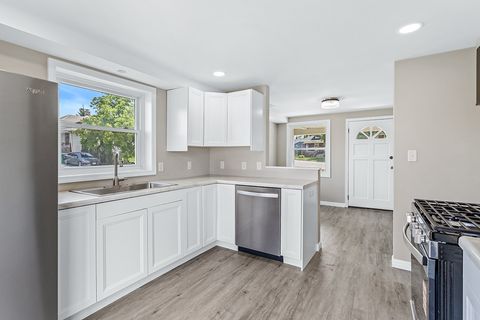 Tiny photo for 521 Mccarthy Road, Lemont, IL 60439 (MLS # 12685724)