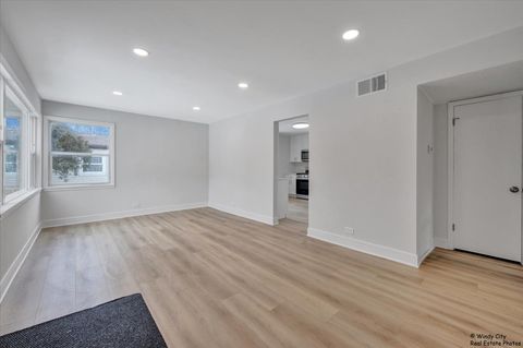 Tiny photo for 709 N Kramer Avenue, Lombard, IL 60148 (MLS # 12552969)