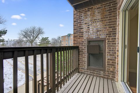 Tiny photo for 700 PERRIE Drive #207, Elk Grove Village, IL 60007 (MLS # 12554743)
