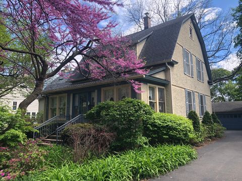 141 W Lincoln Avenue Libertyville IL 60048