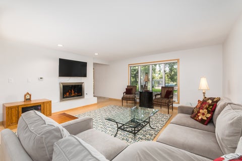 Tiny photo for 120 Boardwalk Place #120, Park Ridge, IL 60068 (MLS # 12683547)