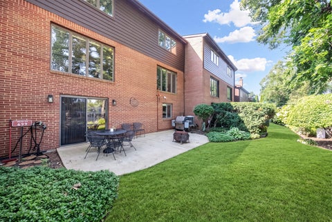 Tiny photo for 120 Boardwalk Place #120, Park Ridge, IL 60068 (MLS # 12683547)