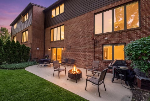 Tiny photo for 120 Boardwalk Place #120, Park Ridge, IL 60068 (MLS # 12683547)