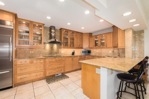 Tiny photo for 120 Boardwalk Place #120, Park Ridge, IL 60068 (MLS # 12683547)