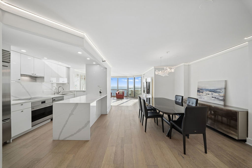195 N Harbor Drive 5403