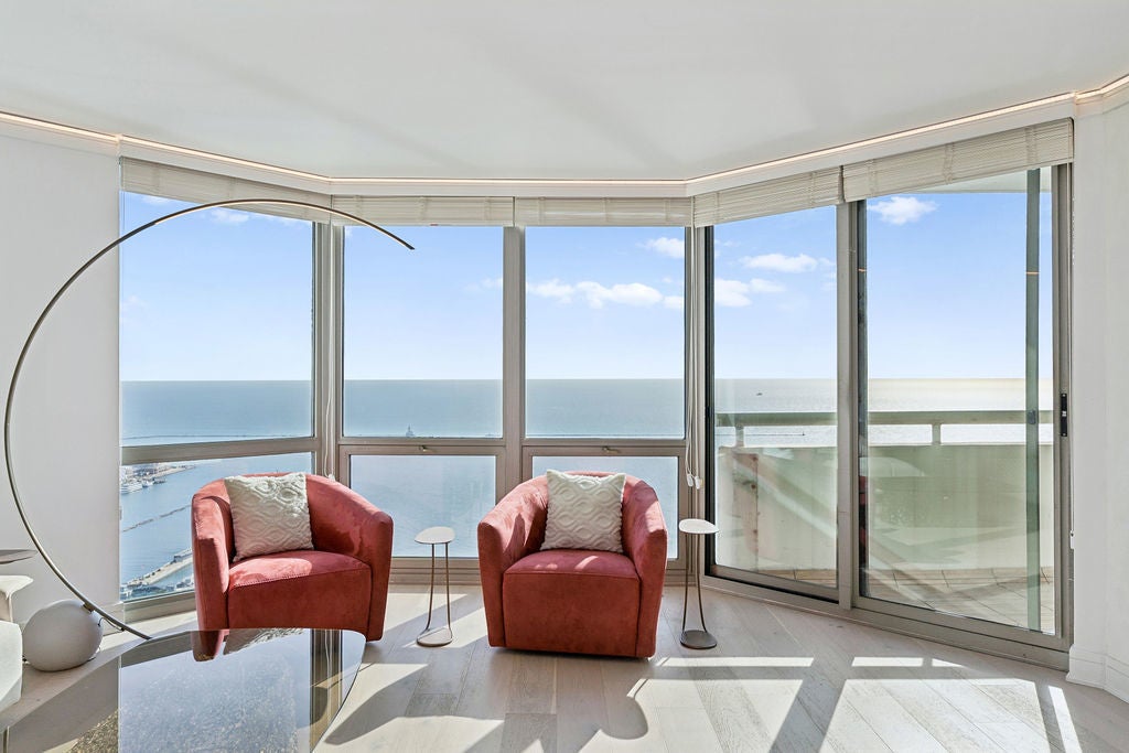195 N Harbor Drive 5403