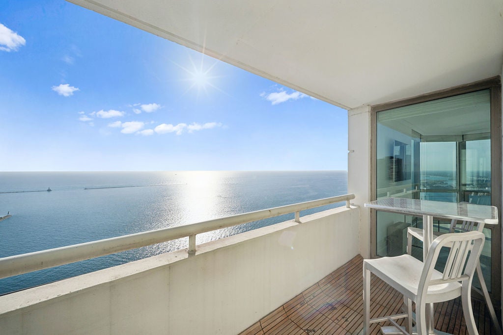 195 N Harbor Drive 5403