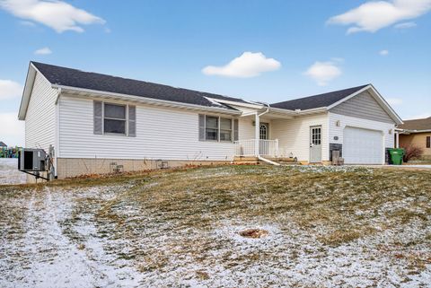 Tiny photo for 2712 N 13th Street, Clinton, IA 52732 (MLS # 12552833)