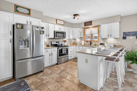 Tiny photo for 2712 N 13th Street, Clinton, IA 52732 (MLS # 12552833)