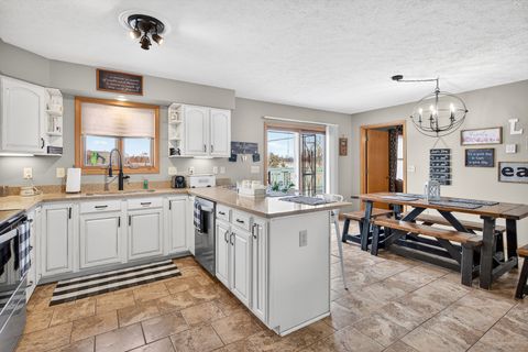 Tiny photo for 2712 N 13th Street, Clinton, IA 52732 (MLS # 12552833)