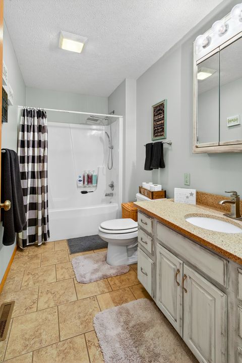 Tiny photo for 2712 N 13th Street, Clinton, IA 52732 (MLS # 12552833)