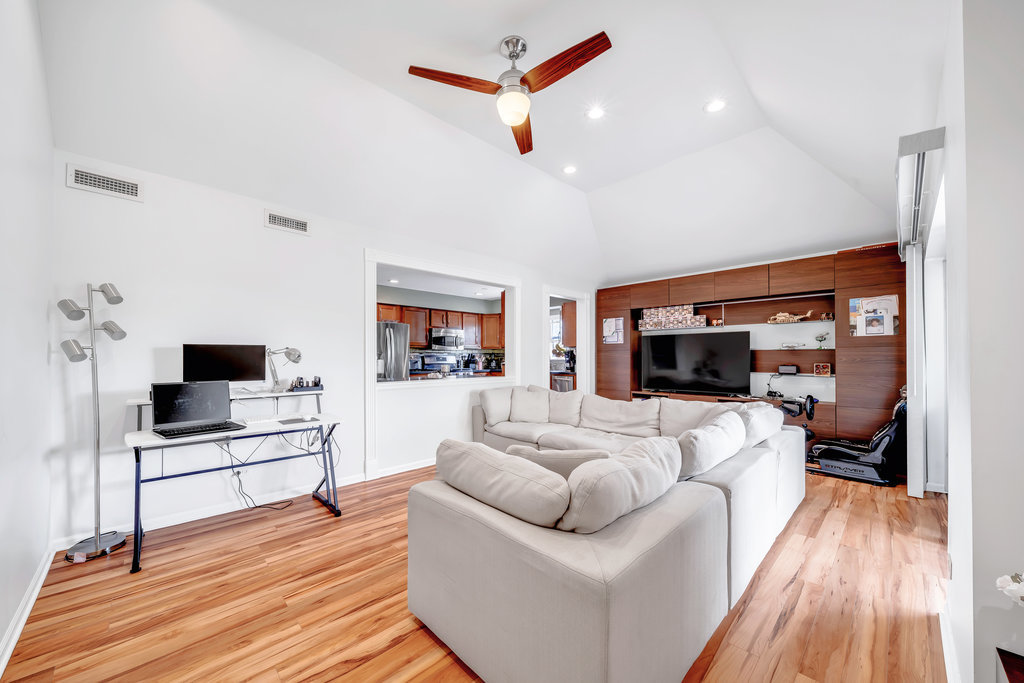 3907 N Harlem Avenue 304B