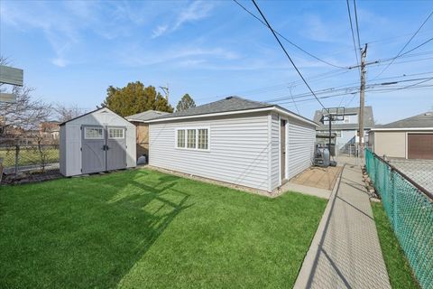 Tiny photo for 3813 N CUMBERLAND Avenue, Chicago, IL 60634 (MLS # 12599265)