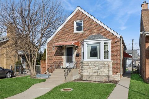Photo of 3813 N CUMBERLAND Avenue, Chicago, IL 60634 (MLS # 12599265)