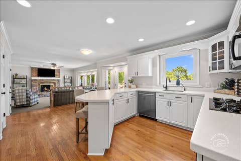 Tiny photo for 39W016 W Hilltop Drive, St. Charles, IL 60175 (MLS # 12660903)