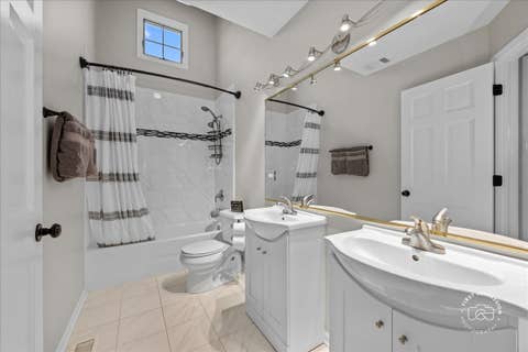 Tiny photo for 39W016 W Hilltop Drive, St. Charles, IL 60175 (MLS # 12660903)
