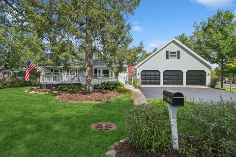 Photo of 18124 W Avon Court, Grayslake, IL 60030 (MLS # 12476624) Photo of 18124 W Avon Court, Grayslake, IL 60030 (MLS # 12476624)