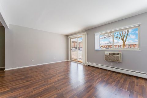 Tiny photo for 703 E Fullerton Avenue #107, Glendale Heights, IL 60139 (MLS # 12529974)