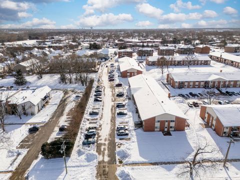 Tiny photo for 703 E Fullerton Avenue #107, Glendale Heights, IL 60139 (MLS # 12529974)