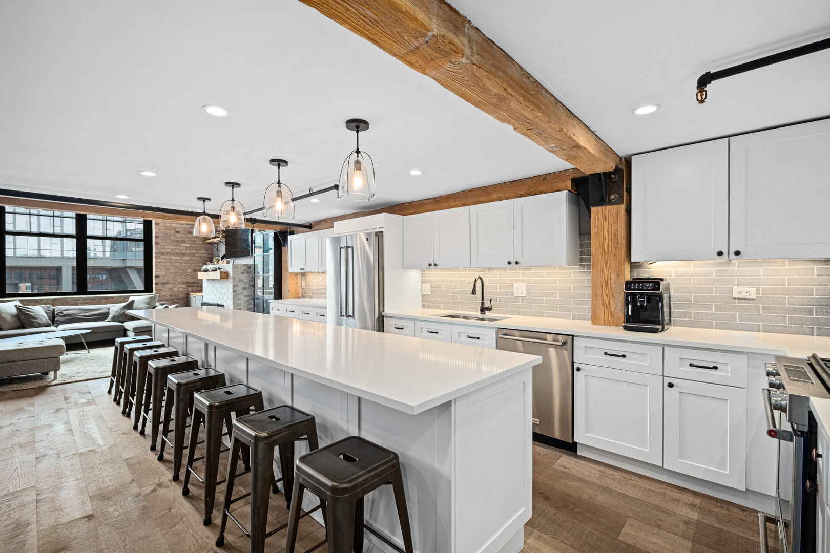 1000 W Washington Boulevard 538-539