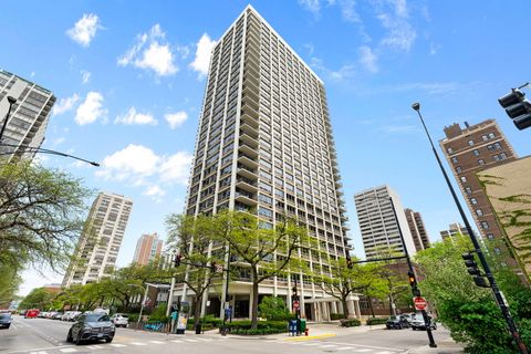 88 W Schiller Street 404L Chicago IL 60610