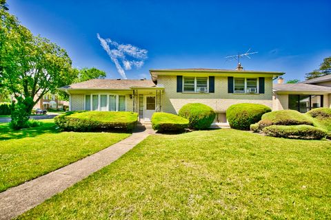 Tiny photo for 4454 Concord Lane, Skokie, IL 60076 (MLS # 12401915)