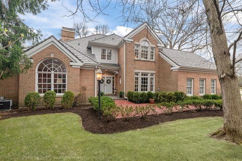 Photo of 852 Gloucester Crossing, Lake Forest, IL 60045 (MLS # 12634185)