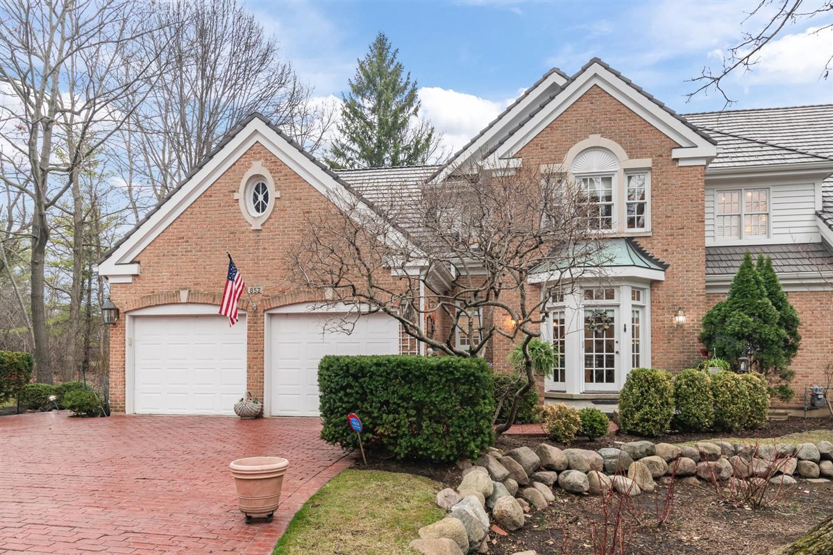 852 Gloucester Crossing