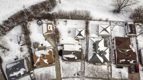 Tiny photo for 231 E Wayne Place, Wheeling, IL 60090 (MLS # 12550826)