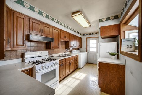 Tiny photo for 231 E Wayne Place, Wheeling, IL 60090 (MLS # 12550826)