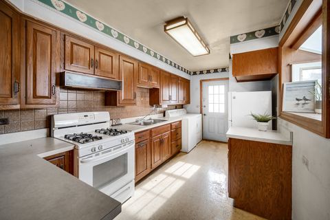 Tiny photo for 231 E Wayne Place, Wheeling, IL 60090 (MLS # 12550826)