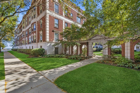 Photo of 482 Sheridan Road #1, Evanston, IL 60202 (MLS # 12781628)