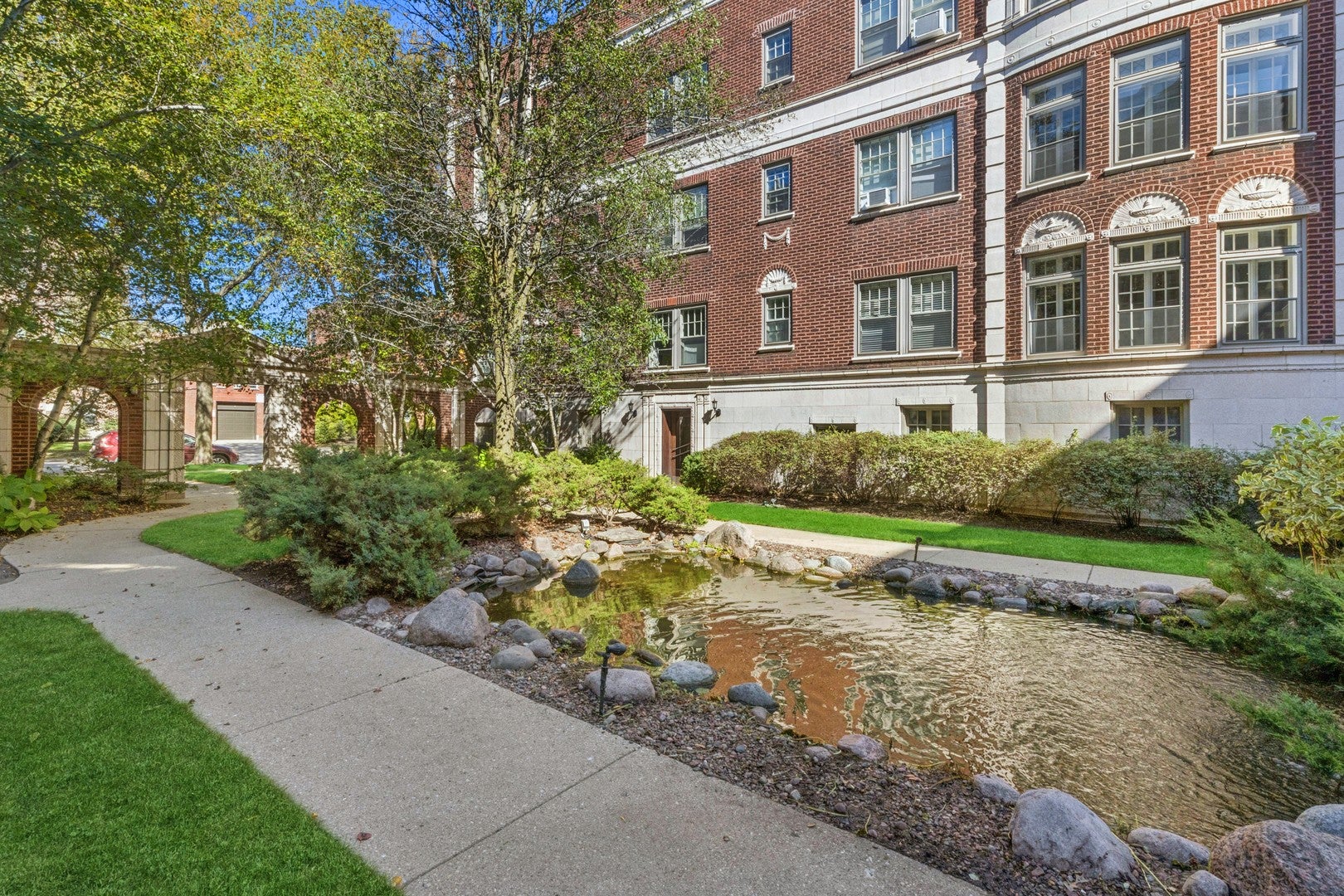 482 Sheridan Road 1