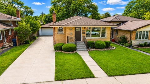 Photo of 8818 S 55th Court, Oak Lawn, IL 60453 (MLS # 12669610)
