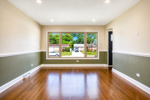 Tiny photo for 8818 S 55th Court, Oak Lawn, IL 60453 (MLS # 12669610)