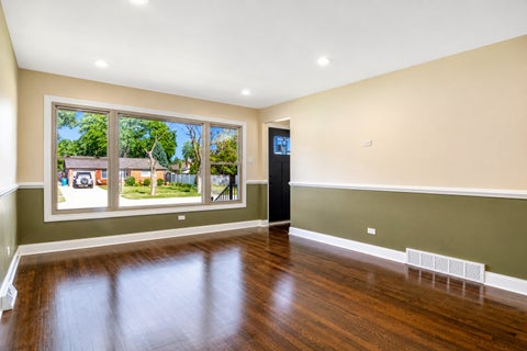 Tiny photo for 8818 S 55th Court, Oak Lawn, IL 60453 (MLS # 12669610)