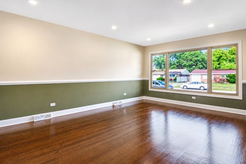 Tiny photo for 8818 S 55th Court, Oak Lawn, IL 60453 (MLS # 12669610)