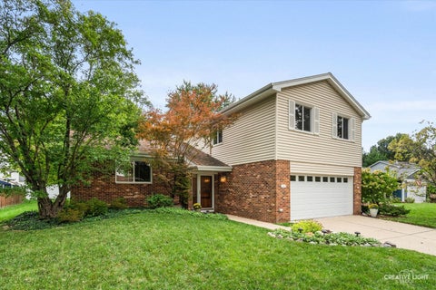 Photo of 2S111 Lynn Court, Warrenville, IL 60555 (MLS # 12748445)