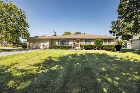 Photo of 1621 Mayfield Avenue, Joliet, IL 60435 (MLS # 12437334)