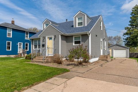 Tiny photo for 1822 Cody Street, Bettendorf, IA 52722 (MLS # 12617621)