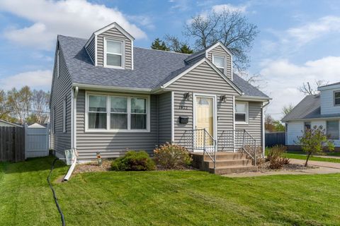 Tiny photo for 1822 Cody Street, Bettendorf, IA 52722 (MLS # 12617621)