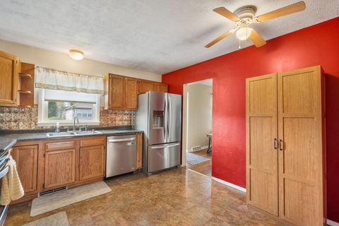 Tiny photo for 1822 Cody Street, Bettendorf, IA 52722 (MLS # 12617621)