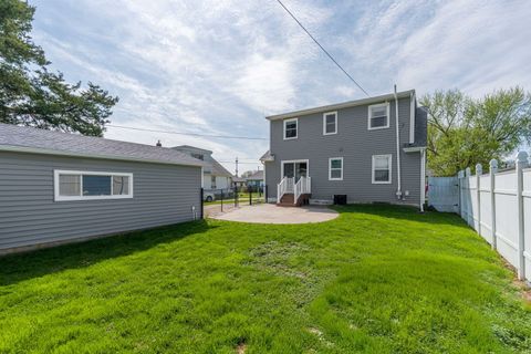 Tiny photo for 1822 Cody Street, Bettendorf, IA 52722 (MLS # 12617621)