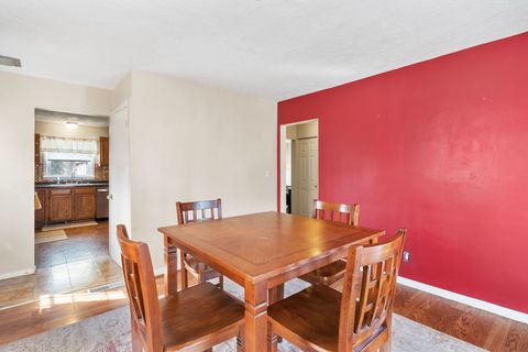 Tiny photo for 1822 Cody Street, Bettendorf, IA 52722 (MLS # 12617621)