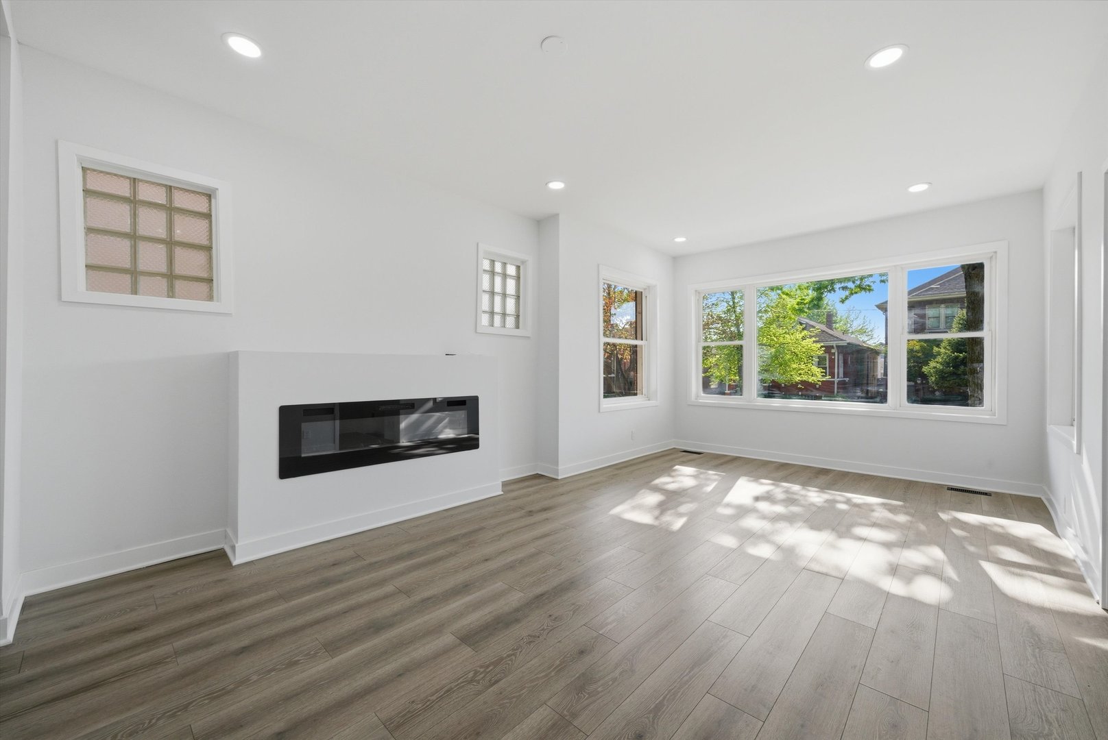 8219 S Throop Street