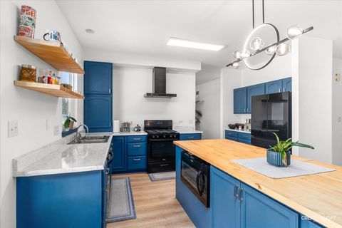 Tiny photo for 951 Canyon Trail Court, Yorkville, IL 60560 (MLS # 12563356)