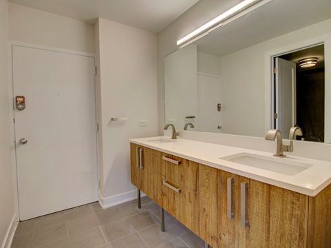 Tiny photo for 2970 N Lake Shore Drive #4D-4E, Chicago, IL 60657 (MLS # 12525600)