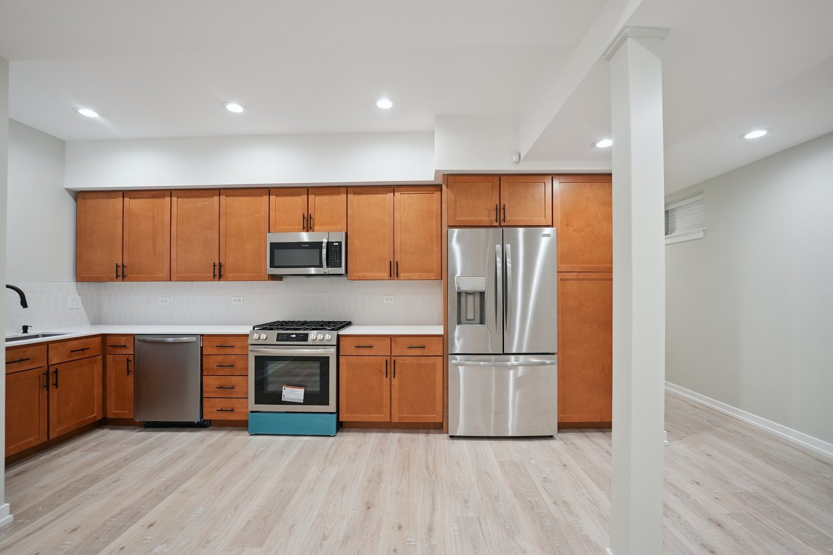 1635 W Warren Boulevard 1