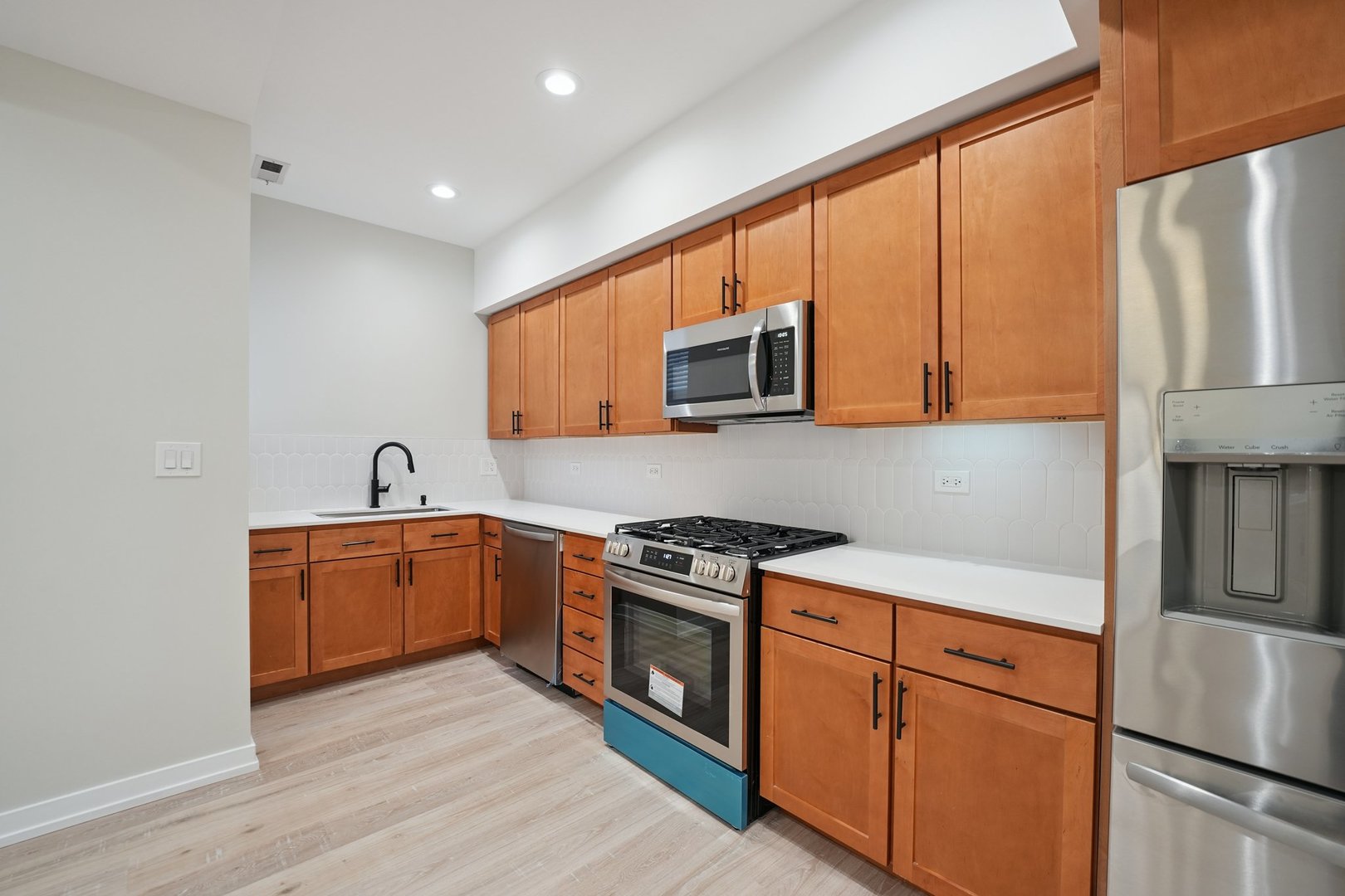 1635 W Warren Boulevard 1