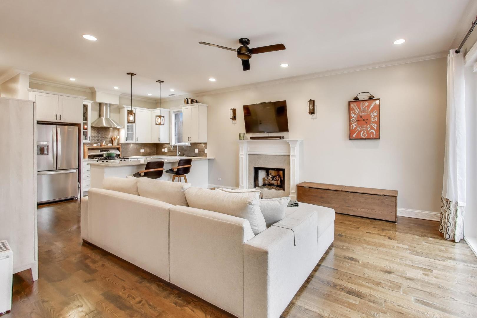 857 N Hermitage Avenue 2